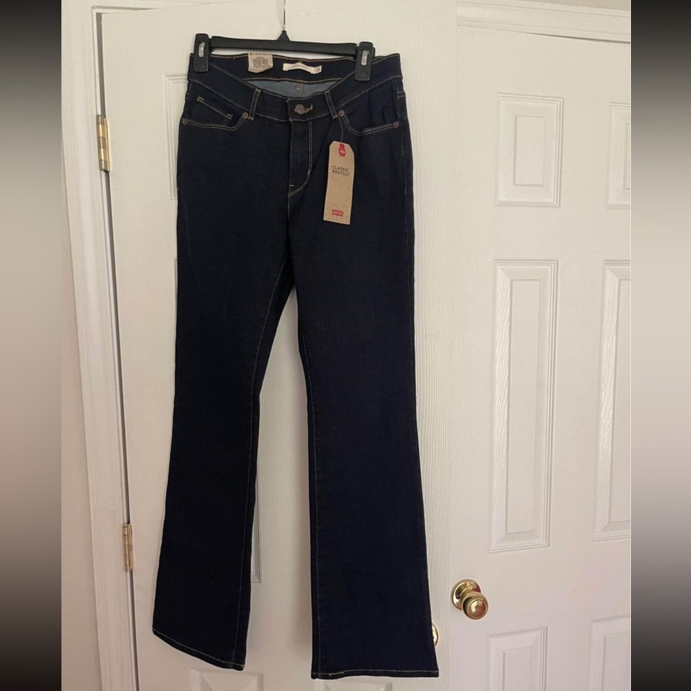 NWT Women’s boot cut Levi’s